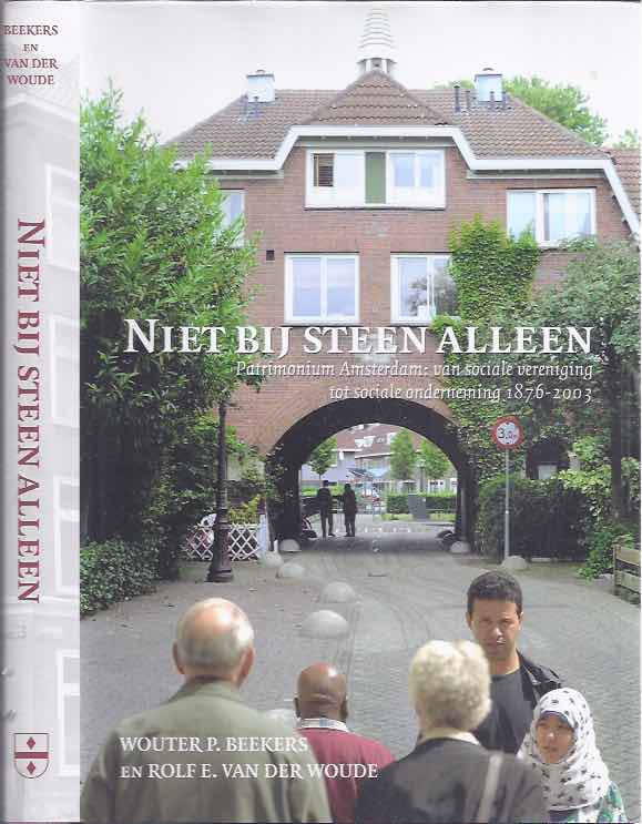 Beekers, Wouter P. & Rolf E. van der Woude - Niet bij steen alleen: Patrimonium Amsterdam: van sociale vereniging tot sociale onderneming 1876-2003.
