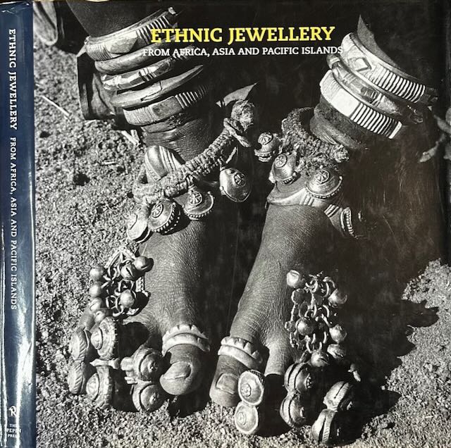 Hoek, Corien W. (text) & Michiel Elsevier Stokmans (photography) - Ethnic Jewellery from African, Asia and Pacific Islands: The Ren van der Star Collection.